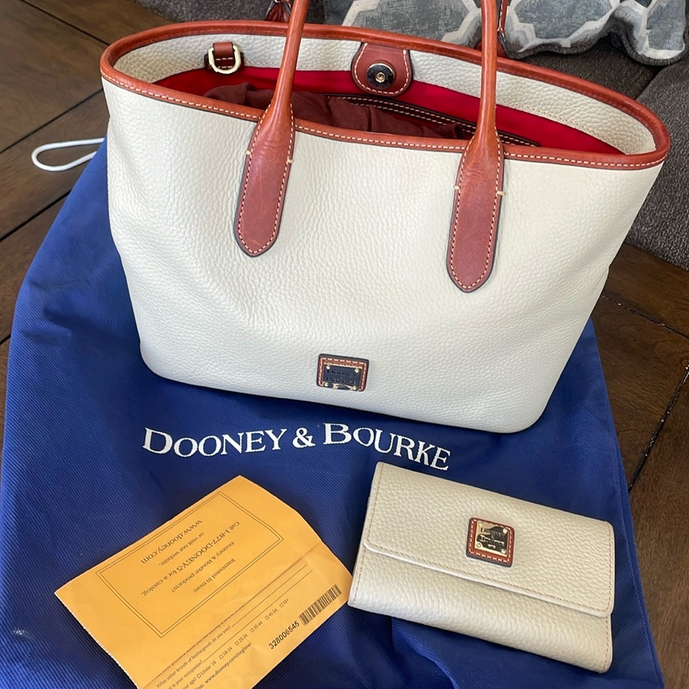 Dooney & Bourke tote